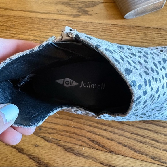 Stylish Polka Dot Ankle Boots. SB3 - Picture 6 of 7